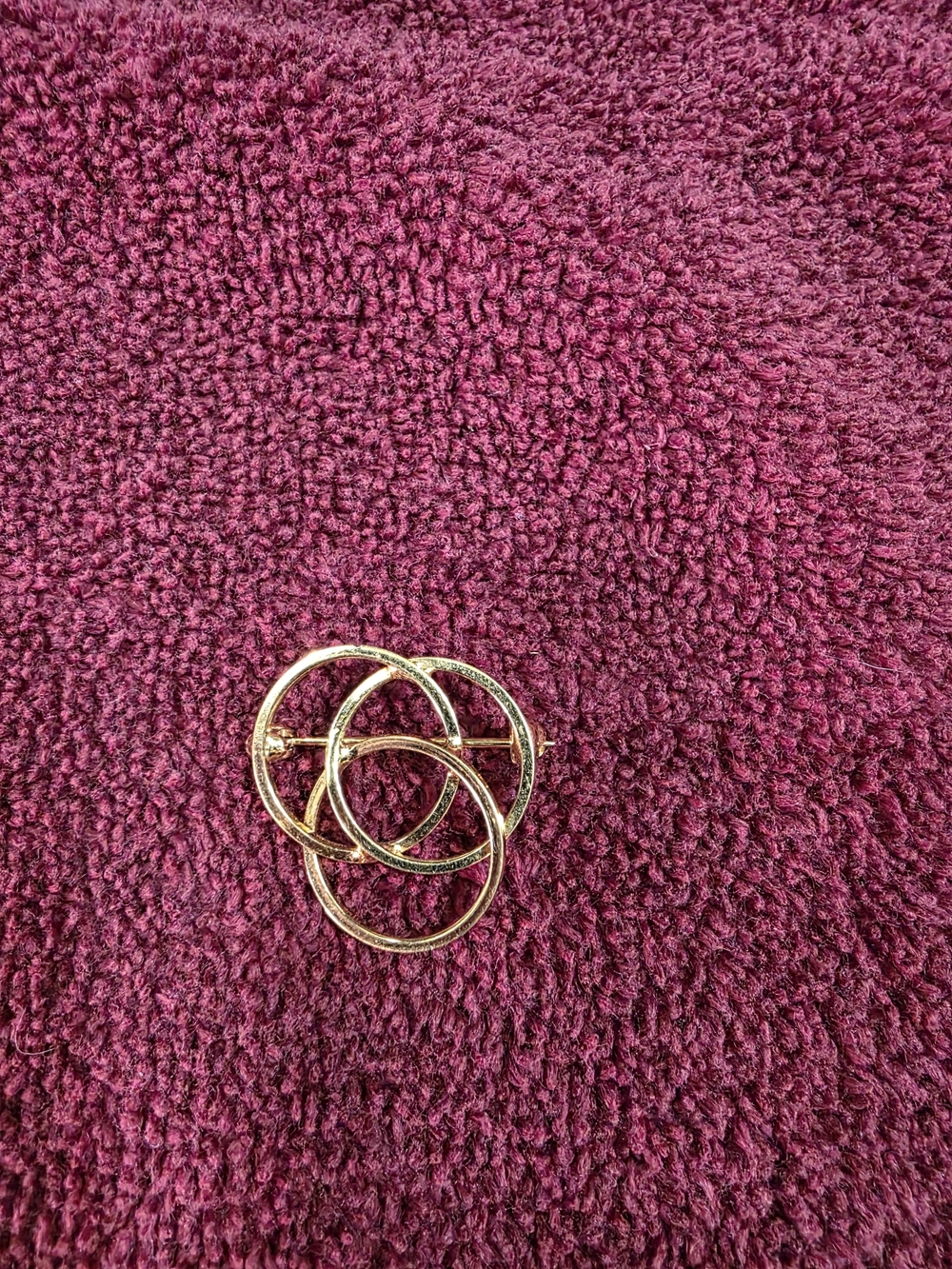 Gold Tone Interlocking Circle Brooch Pin Modern Minimalist Geometric Jewelry